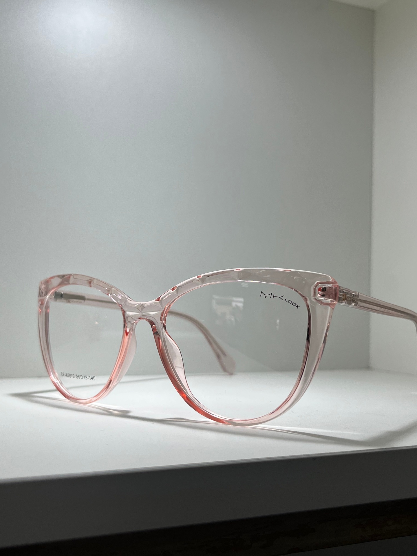 Armação MK Look Cat-eye rosé
